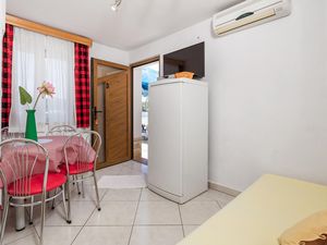 23725585-Ferienwohnung-3-Punta Kriza-300x225-3