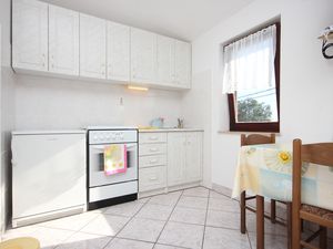 18324054-Ferienwohnung-2-Punta Kriza-300x225-2