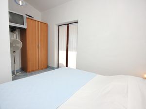 18322343-Ferienwohnung-2-Punta Kriza-300x225-4