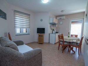 21991813-Ferienwohnung-3-Punta Kriza-300x225-1