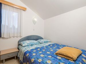 23722235-Ferienwohnung-4-Punta Kriza-300x225-5