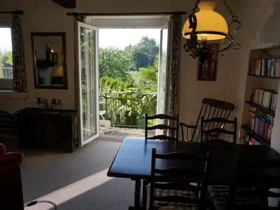 Wohnzimmer Süd mit Esstisch