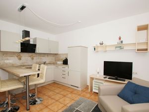 23068035-Ferienwohnung-3-Putgarten-300x225-2