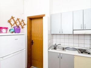 24057354-Ferienwohnung-4-Putniković-300x225-5