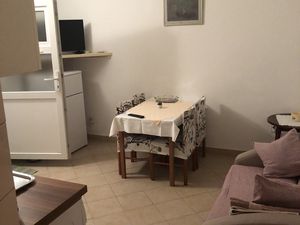 23931212-Ferienwohnung-4-Pučišća-300x225-1