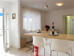 22643541-Ferienwohnung-4-Pučišća-300x225-3