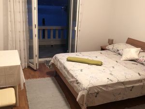 23931212-Ferienwohnung-4-Pučišća-300x225-3