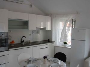 24032780-Ferienwohnung-5-Pučišća-300x225-5