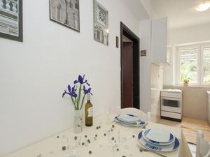 24057656-Ferienwohnung-4-Pučišća-300x225-1