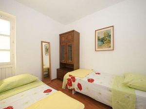 24057656-Ferienwohnung-4-Pučišća-300x225-4