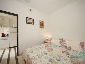 24057656-Ferienwohnung-4-Pučišća-300x225-5