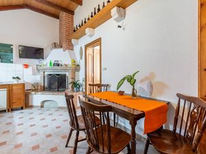 24057957-Ferienwohnung-4-Pučišća-300x225-1