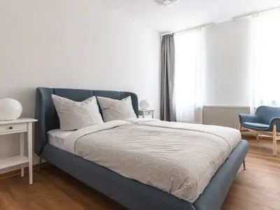 Schlafzimmer 2 II