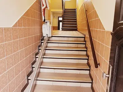 Treppenaufgang mit Treppenlift