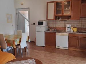 23982453-Ferienwohnung-2-Rab-300x225-1