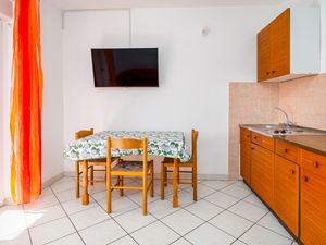 23745483-Ferienwohnung-2-Rab-300x225-4