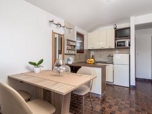 23750400-Ferienwohnung-6-Rab-300x225-4