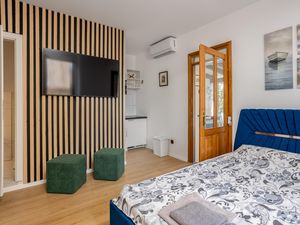 23767982-Ferienwohnung-2-Rab-300x225-1