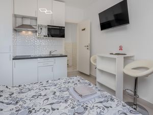 23767981-Ferienwohnung-2-Rab-300x225-1