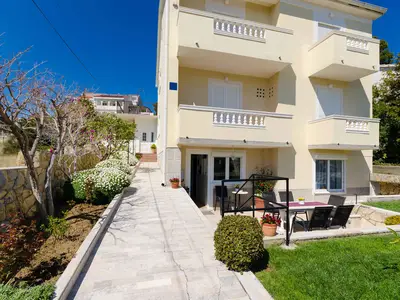 Ferienwohnung für 9 Personen (150 m²) in Rab 7/10