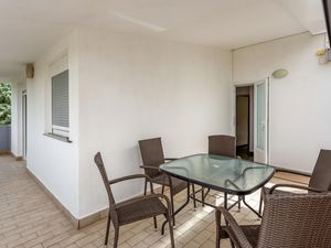 24025018-Ferienwohnung-4-Rab-300x225-1