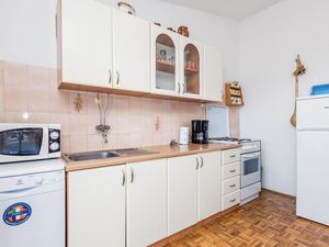 24025018-Ferienwohnung-4-Rab-300x225-5