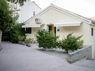 Ferienwohnung für 4 Personen (46 m²) in Rab 8/10