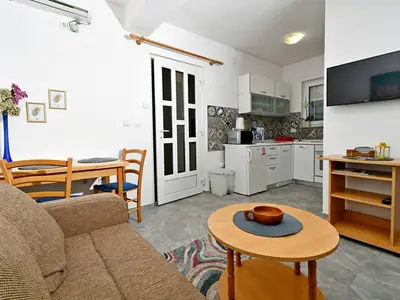 Ferienwohnung für 3 Personen (35 m²) in Rab 5/10