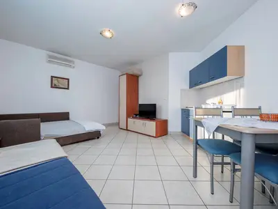Ferienwohnung für 4 Personen (30 m²) in Rab 3/10