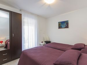 18323904-Ferienwohnung-4-Rabac-300x225-5