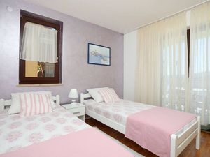 23941567-Ferienwohnung-5-Rabac-300x225-3