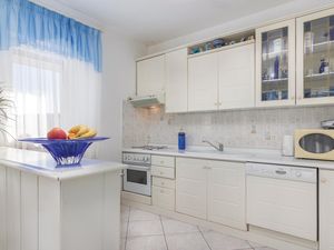 23730023-Ferienwohnung-6-Rabac-300x225-3