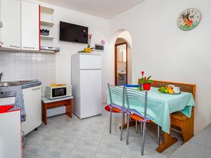 23949386-Ferienwohnung-3-Rabac-300x225-2