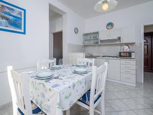 24002085-Ferienwohnung-4-Rabac-300x225-5