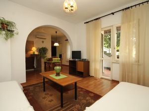 18323796-Ferienwohnung-4-Rabac-300x225-4