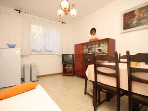 18511609-Ferienwohnung-5-Rabac-300x225-3