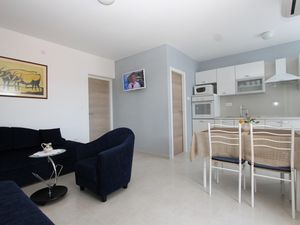 19126323-Ferienwohnung-3-Rabac-300x225-1