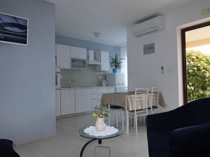 19126323-Ferienwohnung-3-Rabac-300x225-2