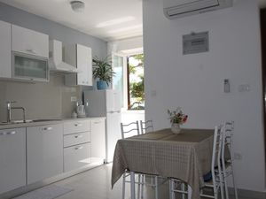 19126323-Ferienwohnung-3-Rabac-300x225-3