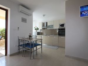 19126324-Ferienwohnung-3-Rabac-300x225-4