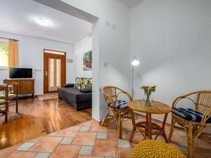 22093087-Ferienwohnung-6-Rabac-300x225-1