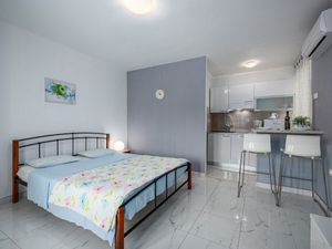 22093157-Ferienwohnung-2-Rabac-300x225-4