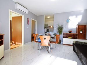 22639869-Ferienwohnung-6-Rabac-300x225-4