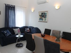 23678511-Ferienwohnung-6-Rabac-300x225-3