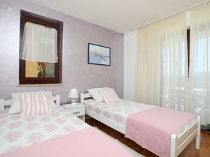 23989917-Ferienwohnung-5-Rabac-300x225-3