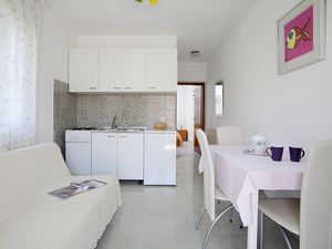 23929876-Ferienwohnung-2-Rabac-300x225-2