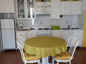 23933272-Ferienwohnung-4-Rabac-300x225-3