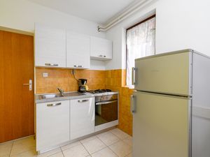 23933919-Ferienwohnung-4-Rabac-300x225-5