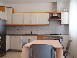 23178715-Ferienwohnung-5-Rabac-300x225-4