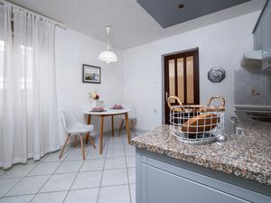 23759983-Ferienwohnung-2-Rabac-300x225-5